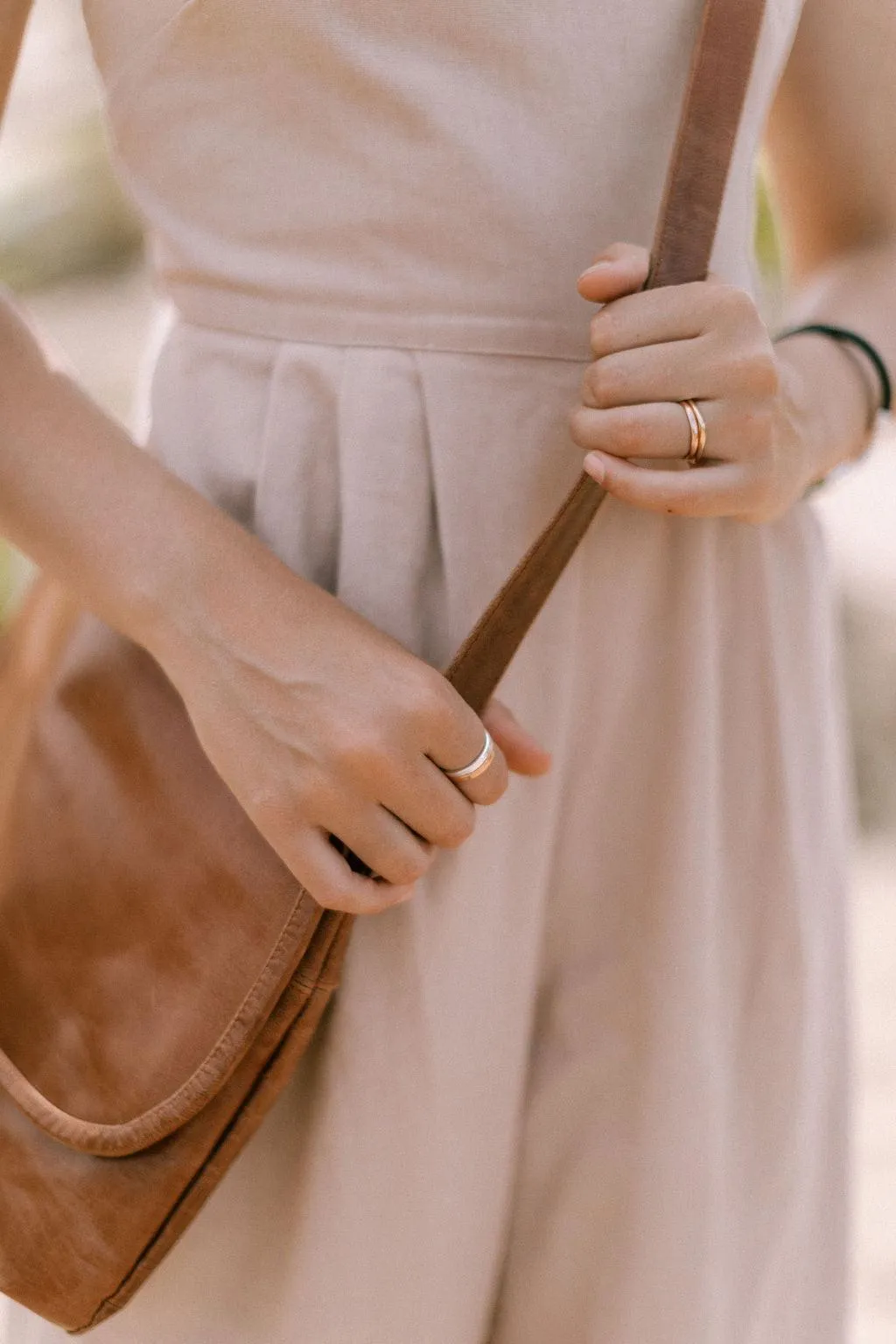 curved messenger bag - antique tan