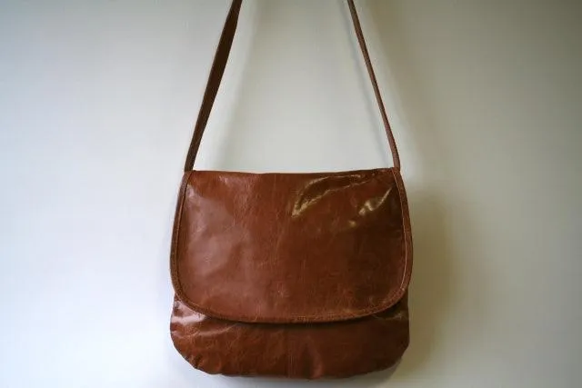 curved messenger bag - antique tan