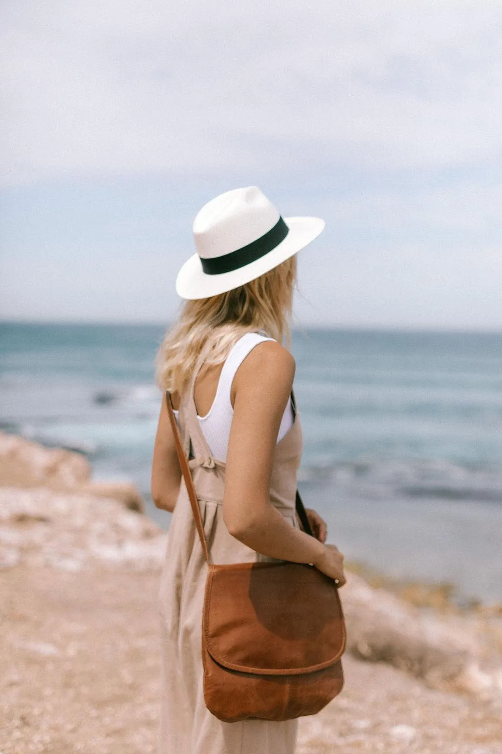 curved messenger bag - antique tan