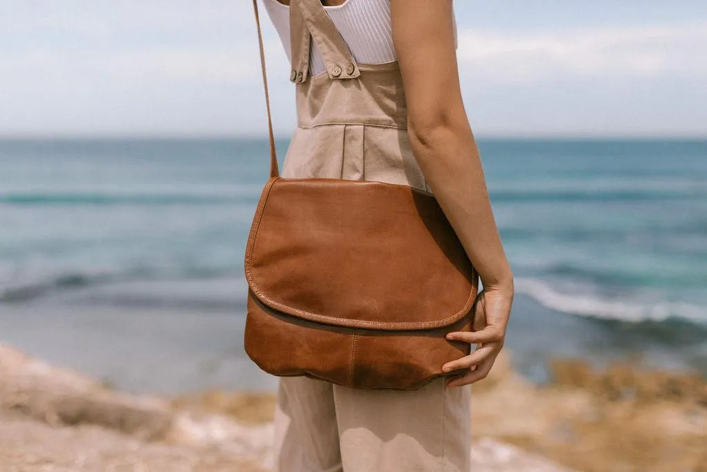 curved messenger bag - antique tan