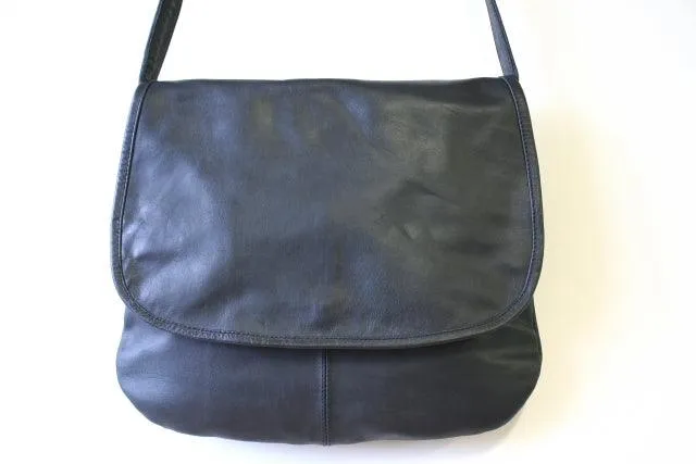 curved messenger bag - black