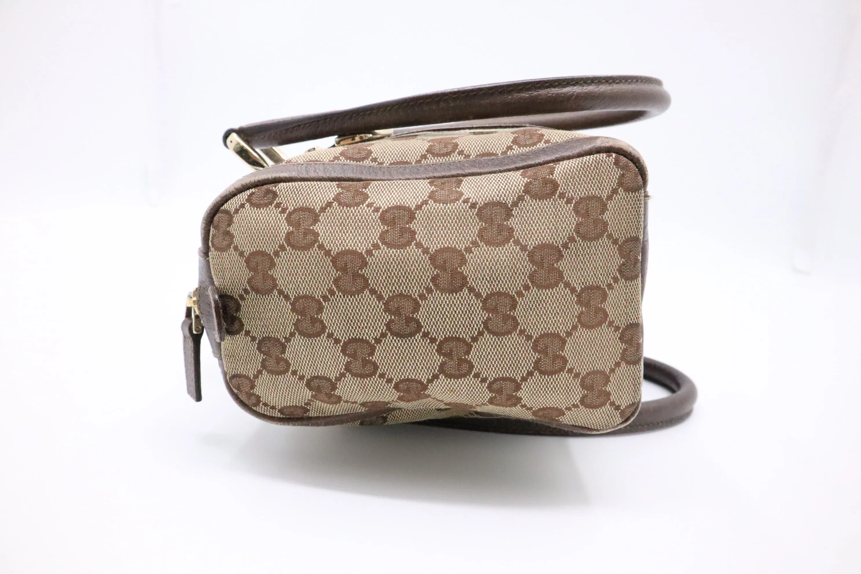 Gucci Shoulder Bag in GG Canvas