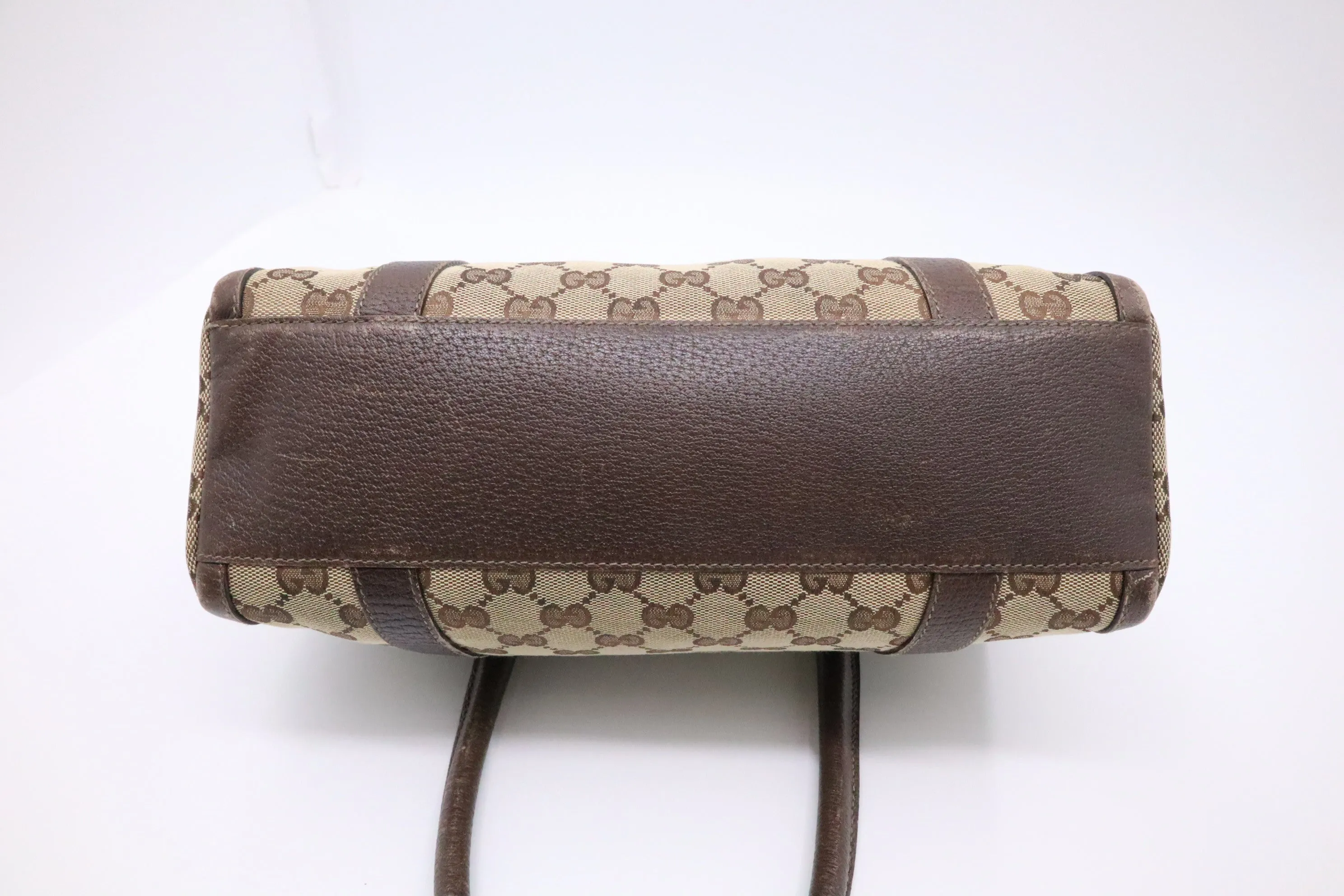 Gucci Shoulder Bag in GG Canvas