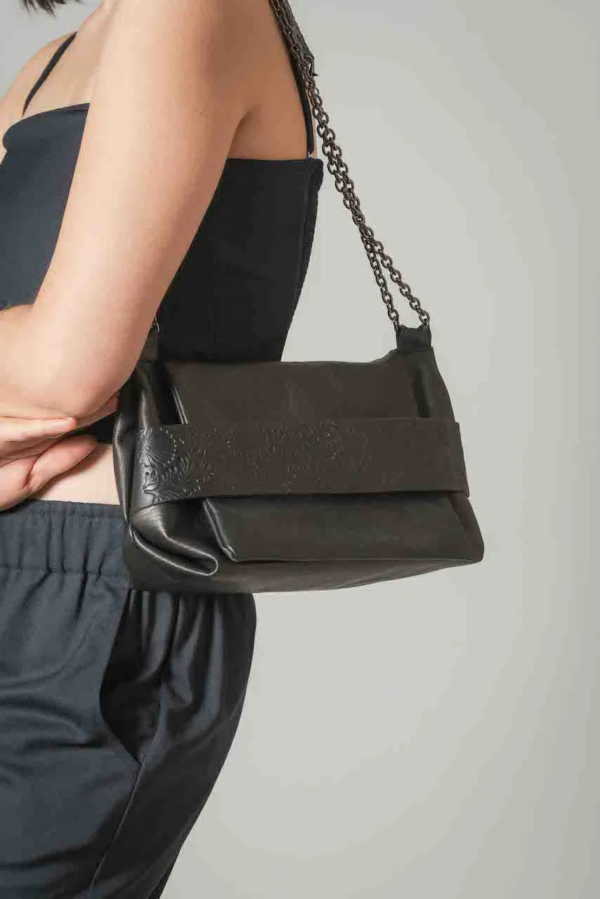 Harpers Italian Leather Victoria Bag in Black