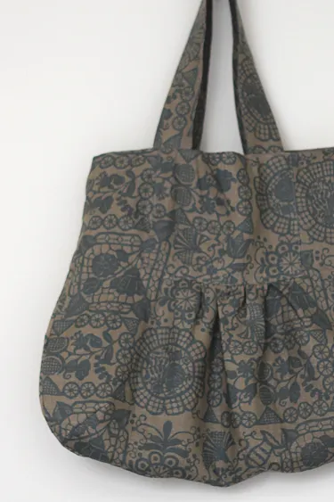 Linnet Pattern No. 97 : Tote with Square Yoke