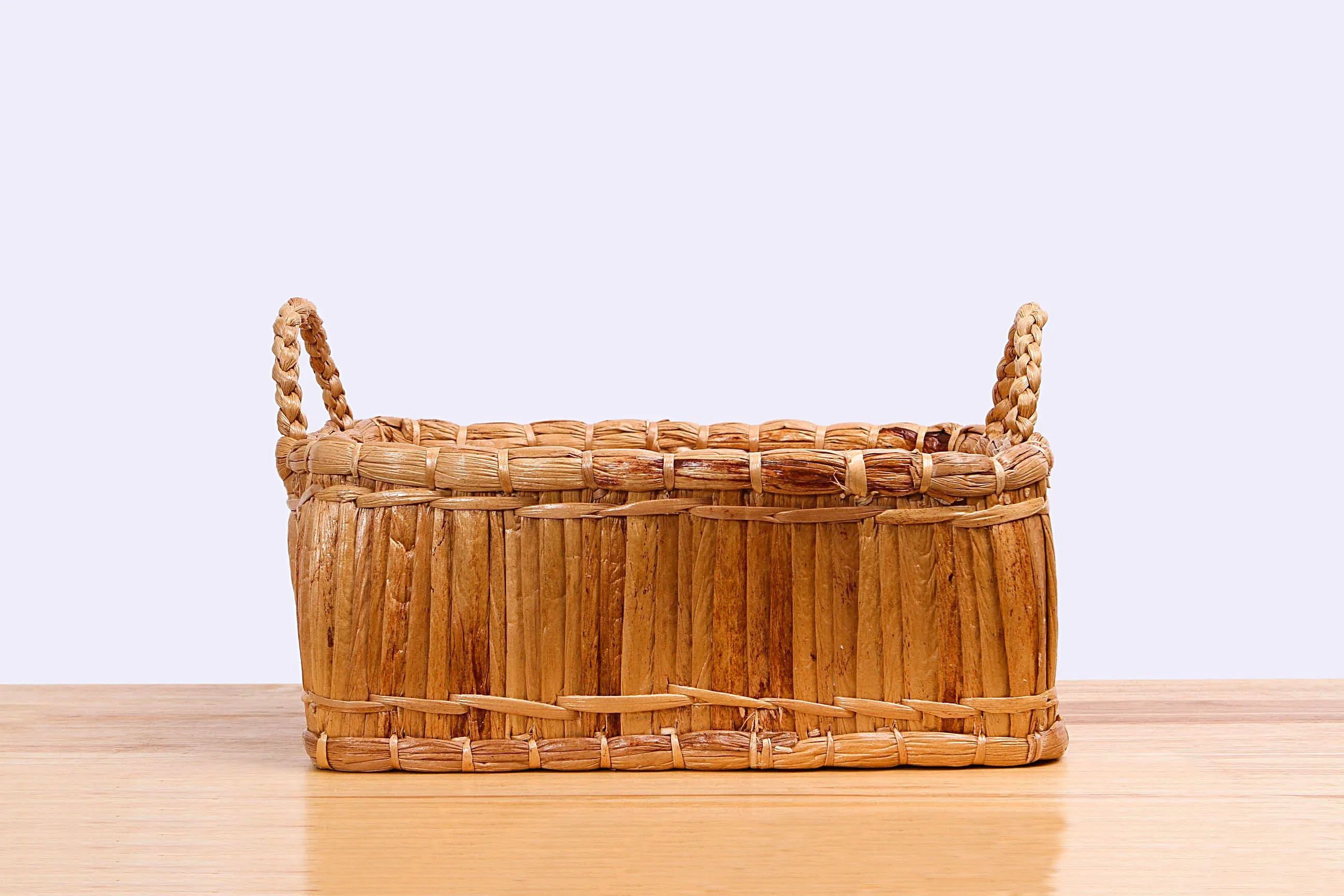 Sil Thin Chao Pha Ya - Natural straw wicker square basket