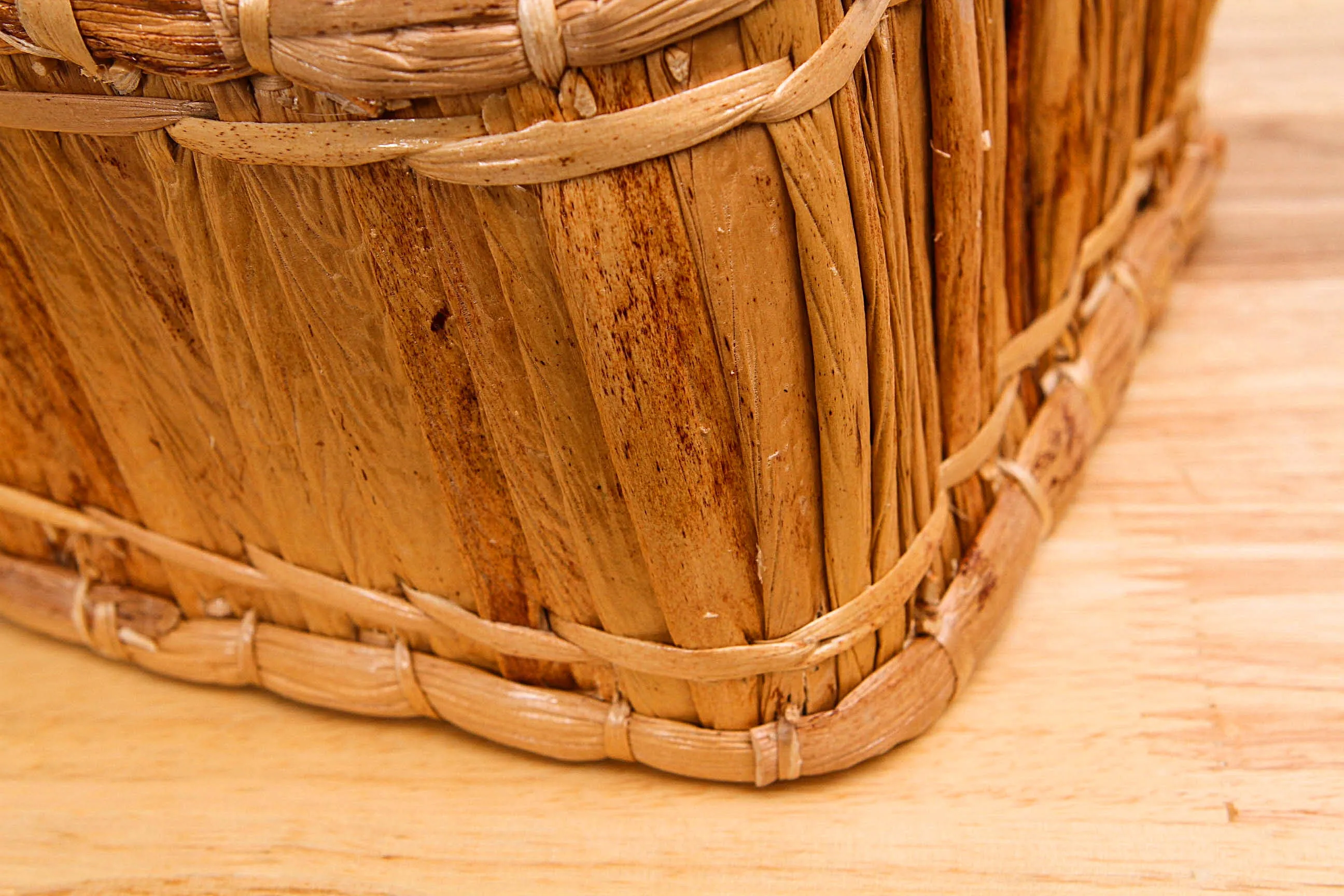 Sil Thin Chao Pha Ya - Natural straw wicker square basket