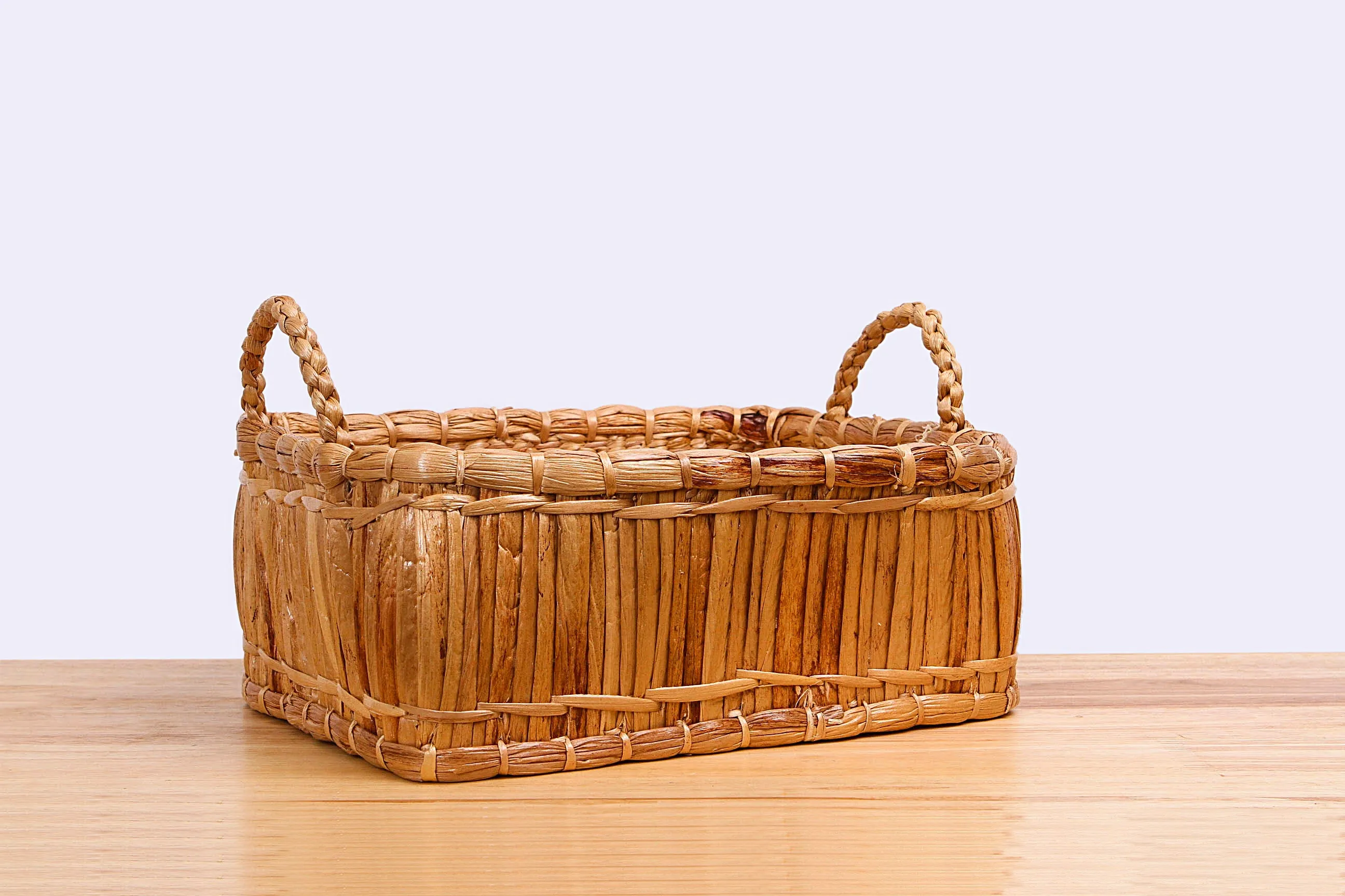 Sil Thin Chao Pha Ya - Natural straw wicker square basket